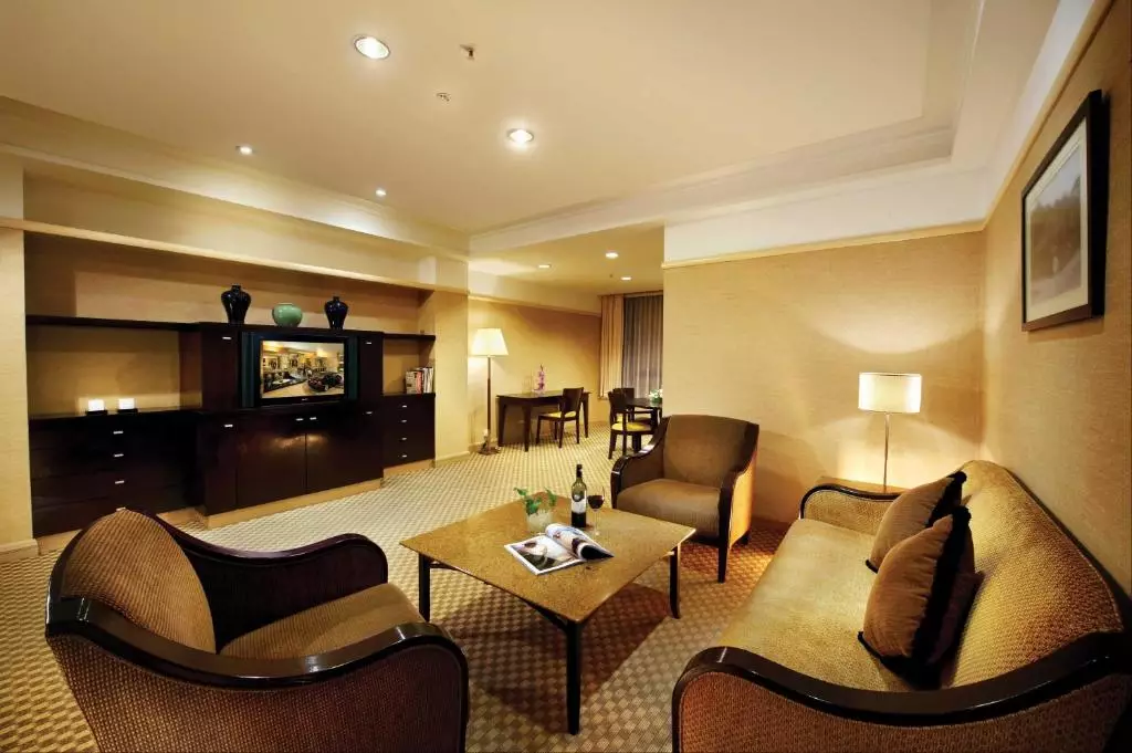 Pacific Regency Hotel Suites